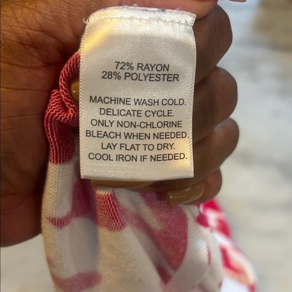 Elegant Pink and White Leaf Pattern Cardigan - Picture 5 of 5